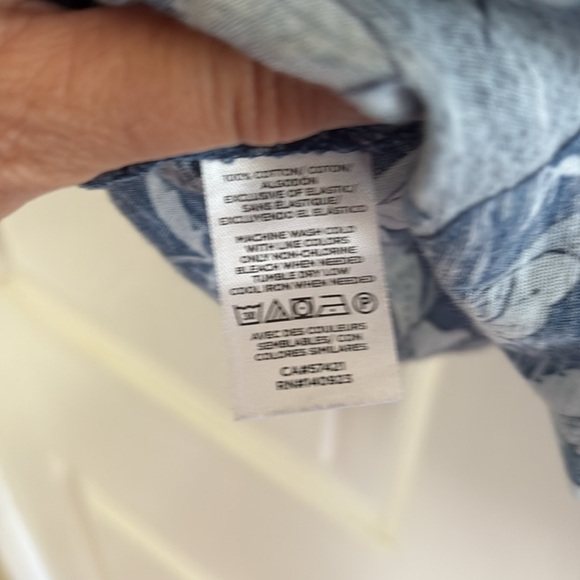 Loft Outlet Blue floral print top. size large - Picture 3 of 3